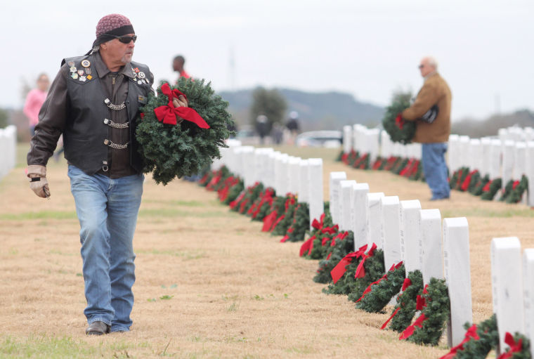Veterans cemetery wreath-laying 2013